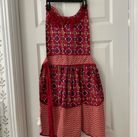 Simply Envogue pocketed apron with scalloped bottom.  See all photos - Picture 1 of 10